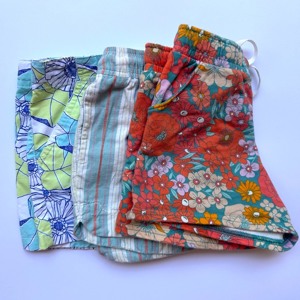 Lot of 3 pairs of girls shorts - Size 8
